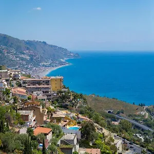 https://la-casa-gialla.sicilyhotelsitaly.net